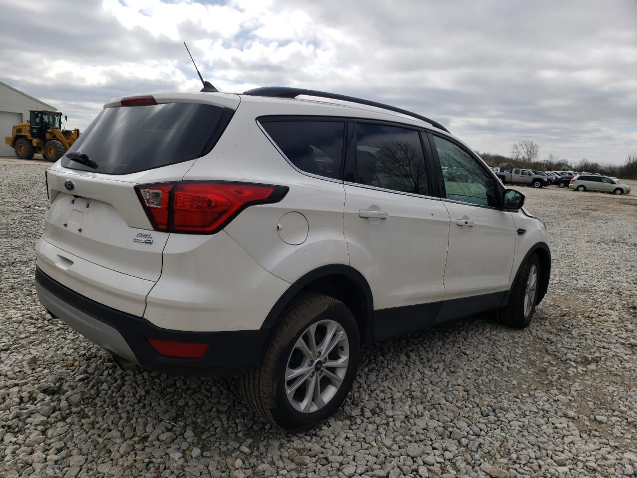 Photo 4 from auction – 2019 FORD ESCAPE SEL with VIN 1FMCU9HD2KUB76746