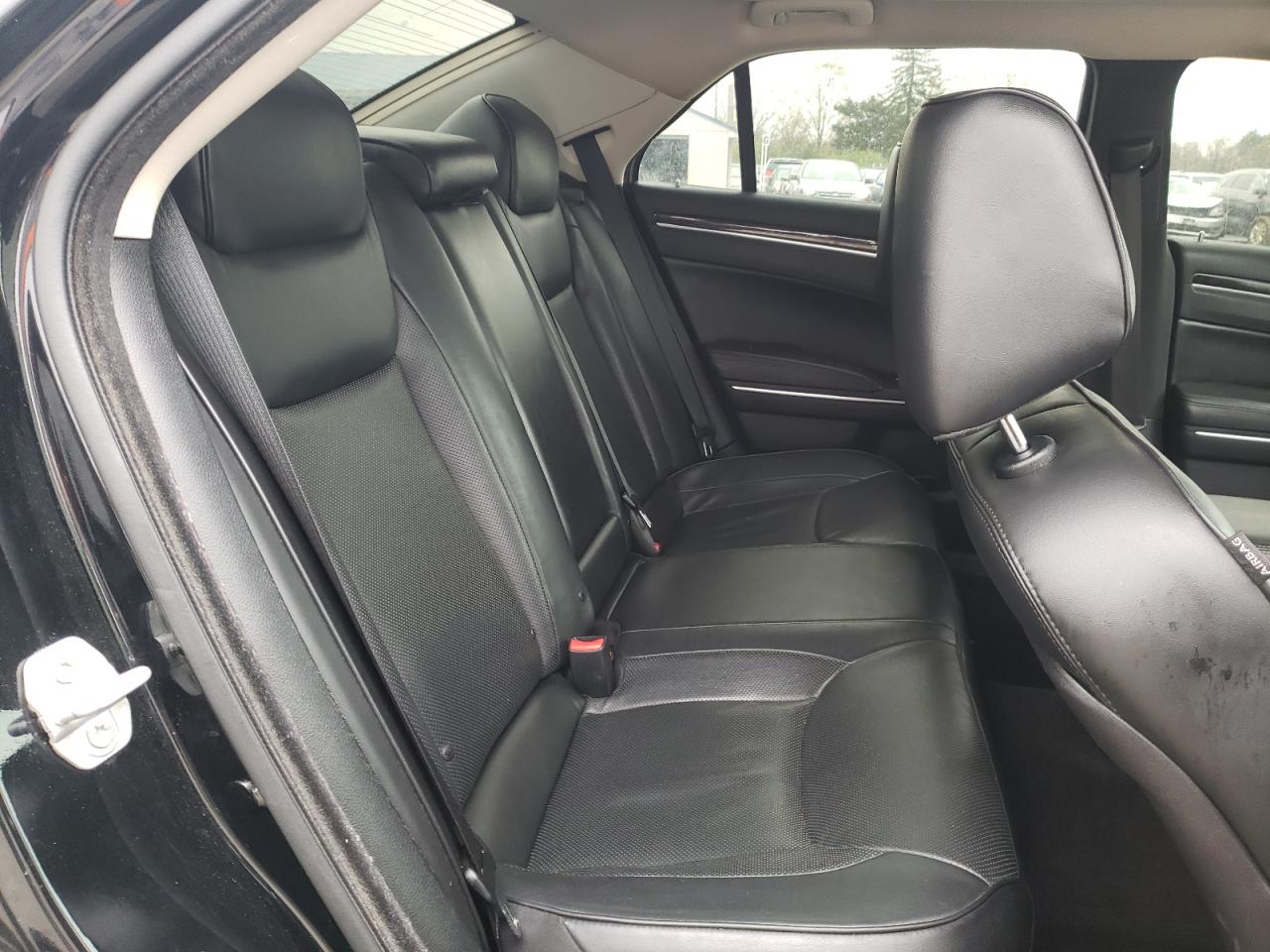 Photo 6 from auction – 2016 CHRYSLER 300C with VIN 2C3CCAKG1GH253049