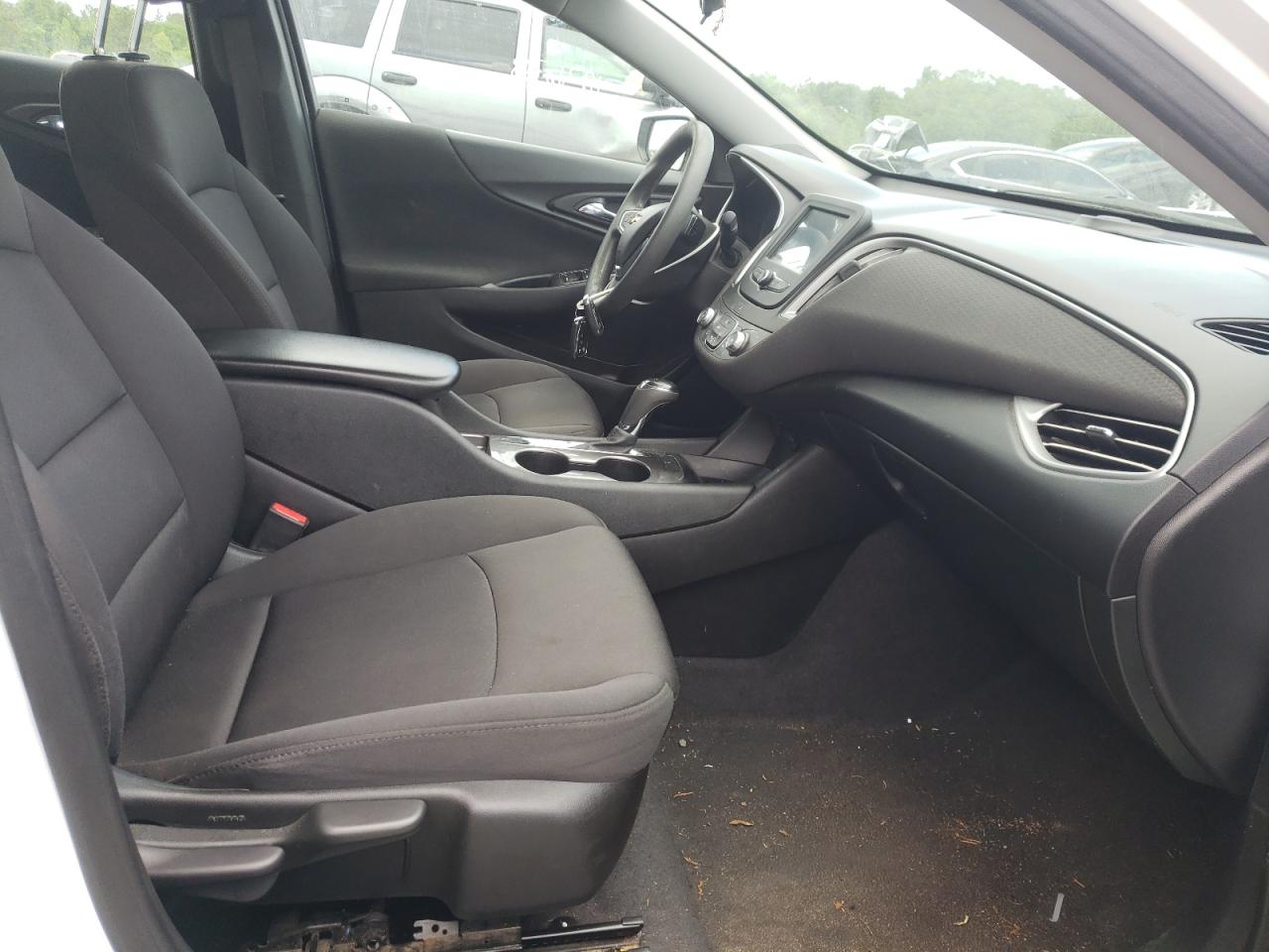 Photo 5 from auction – 2018 CHEVROLET MALIBU LS with VIN 1G1ZB5ST8JF206034