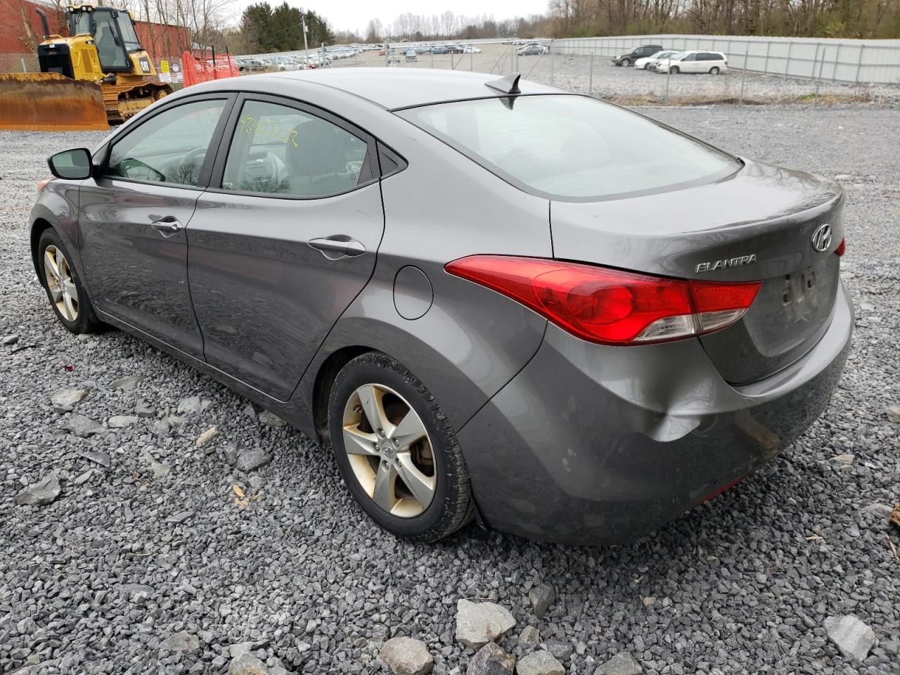 Photo 3 from auction – 2013 HYUNDAI ELANTRA GL with VIN 5NPDH4AE9DH204591