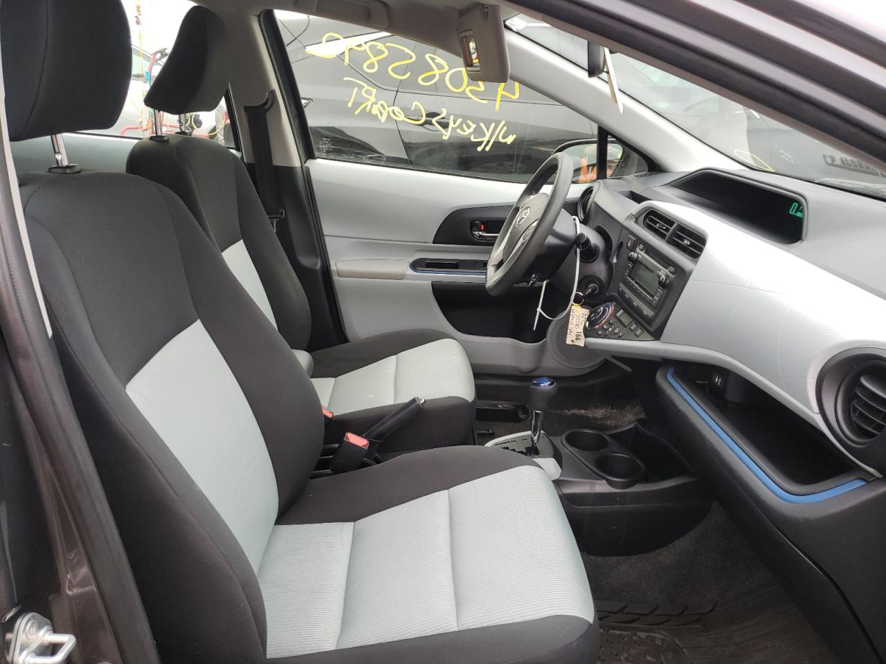 Photo 5 from auction – 2012 TOYOTA PRIUS C with VIN JTDKDTB34C1507116