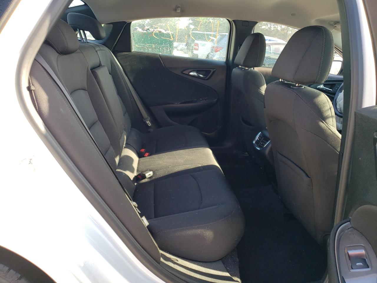 Photo 6 from auction – 2018 CHEVROLET MALIBU LT with VIN 1G1ZD5ST0JF237482