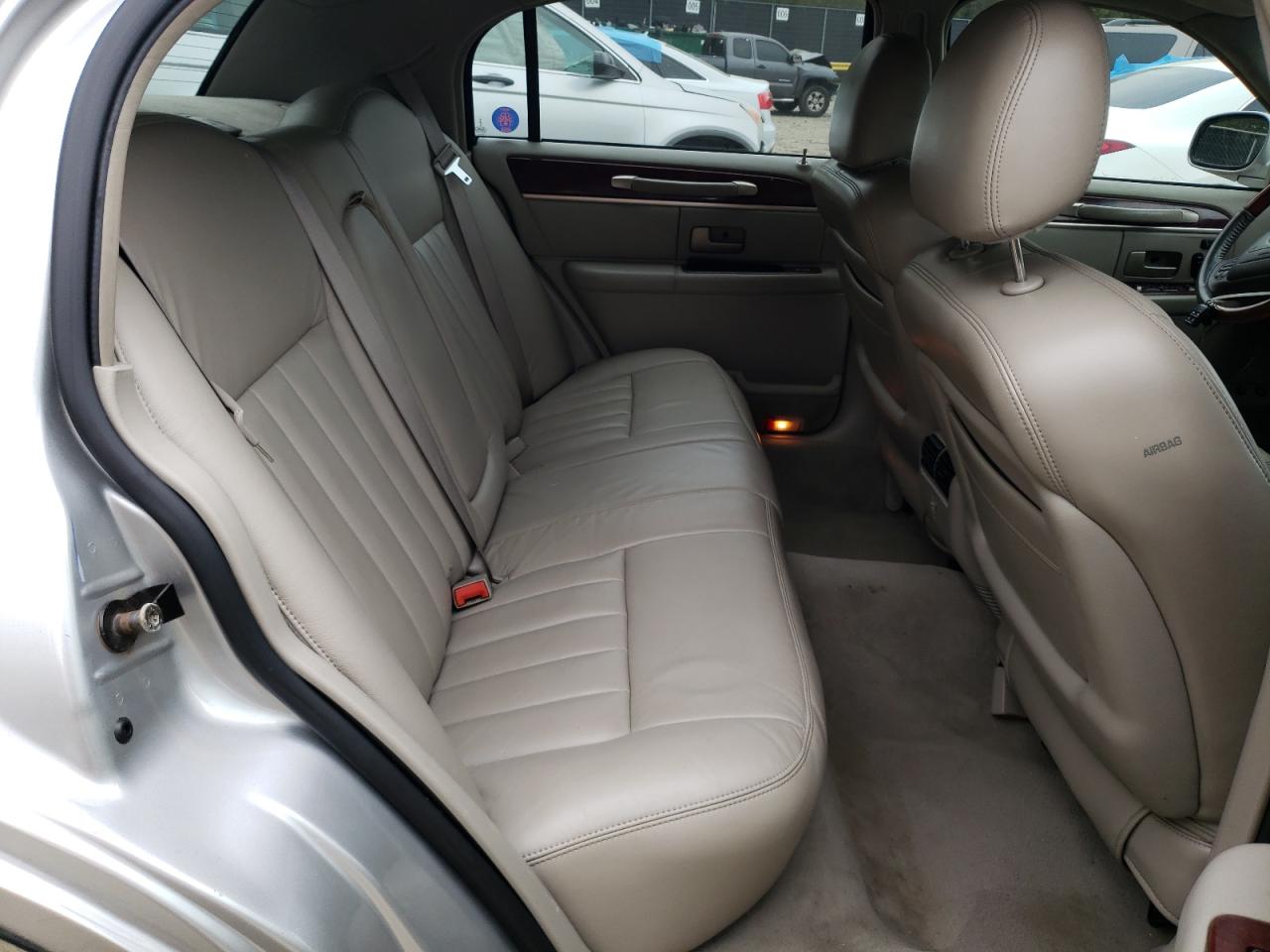 Photo 6 from auction – 2003 LINCOLN TOWN CAR S with VIN 1LNHM82W63Y694802