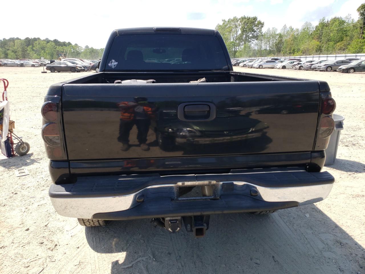 Photo 9 from auction – 2004 CHEVROLET SILVERADO with VIN 1GCHK23194F102896