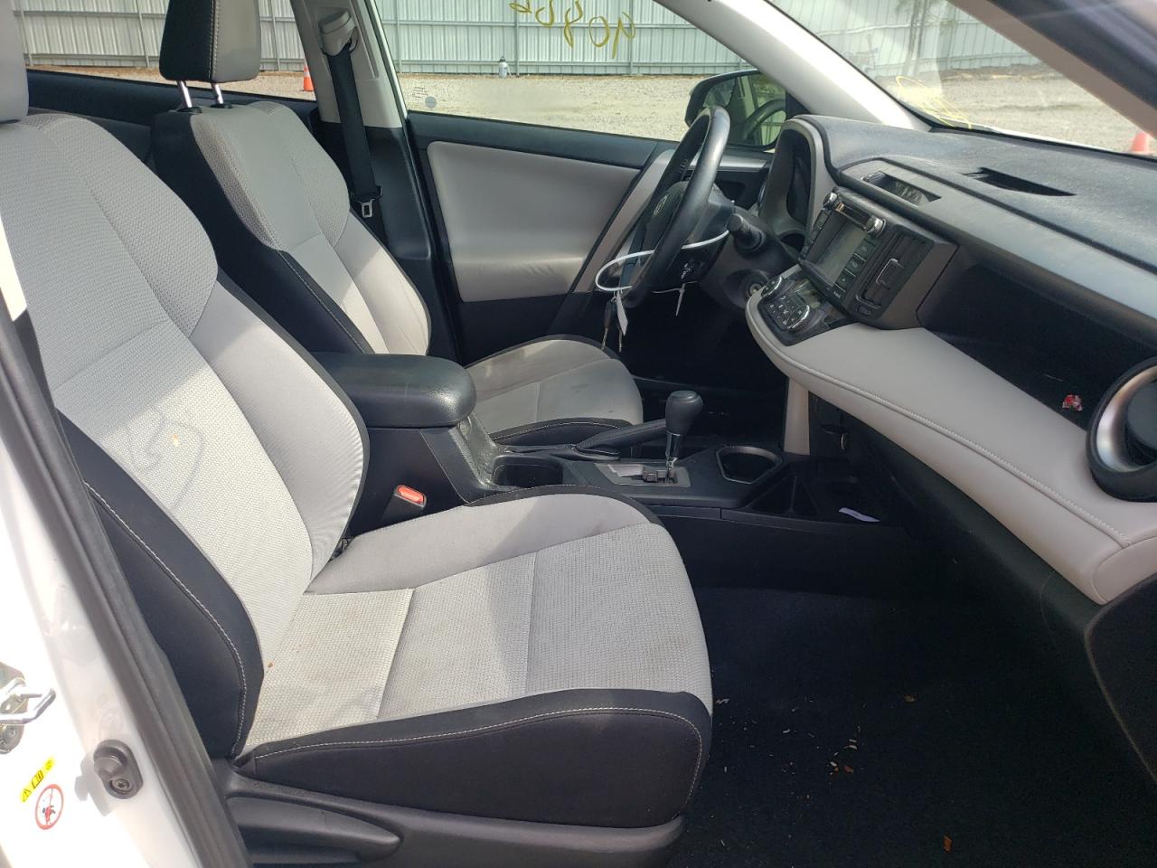 Photo 5 from auction – 2017 TOYOTA RAV4 XLE with VIN 2T3WFREVXHW331435