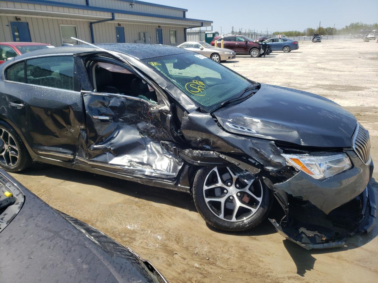 Photo 9 from auction – 2016 BUICK LACROSSE S with VIN 1G4G45G31GF229709