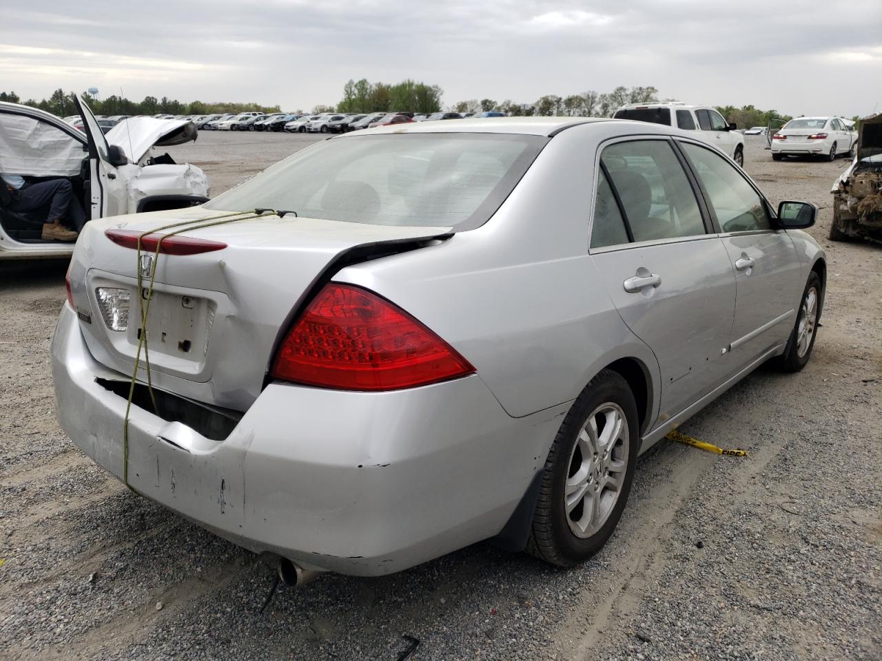 Photo 4 from auction – 2006 HONDA ACCORD SE with VIN 1HGCM55366A121380