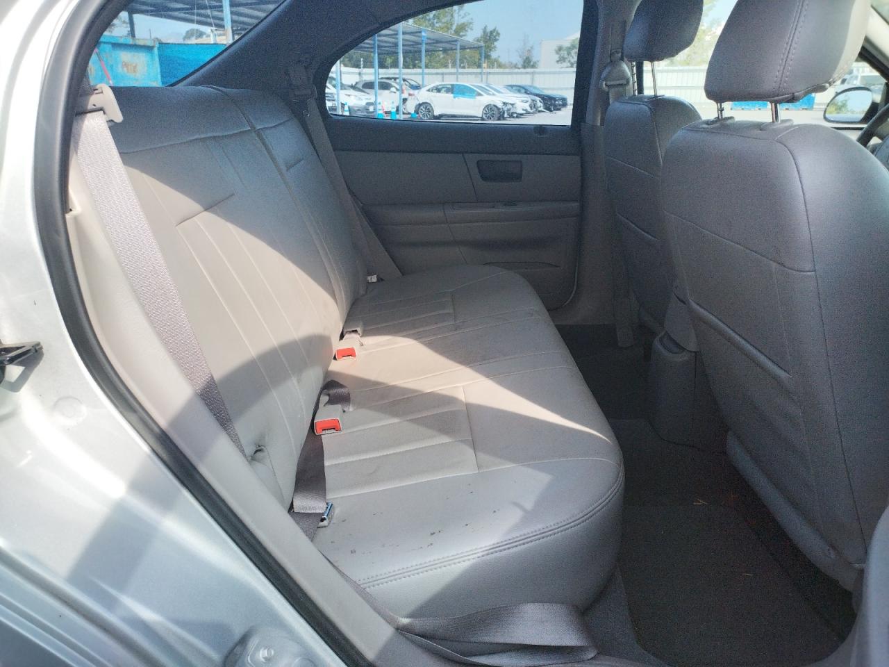 Photo 6 from auction – 2005 MERCURY SABLE LS P with VIN 1MEFM59S95A611418