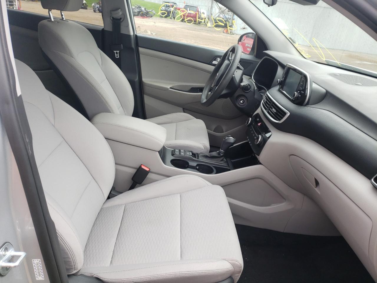 Photo 5 from auction – 2019 HYUNDAI TUCSON SE with VIN KM8J2CA48KU869969