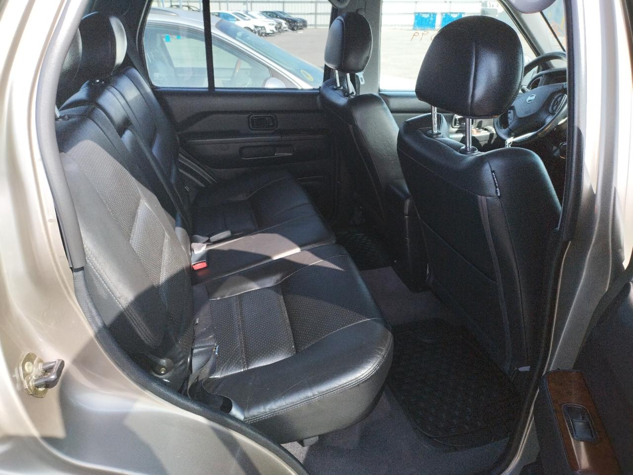 Photo 6 from auction – 2002 NISSAN PATHFINDER with VIN JN8DR09Y72W732159