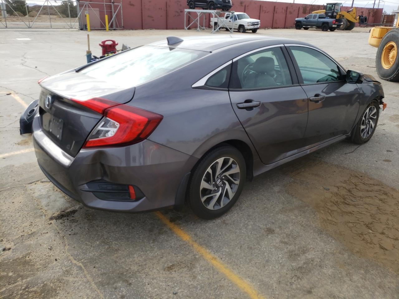 Photo 4 from auction – 2018 HONDA CIVIC EX with VIN 2HGFC2F77JH537416