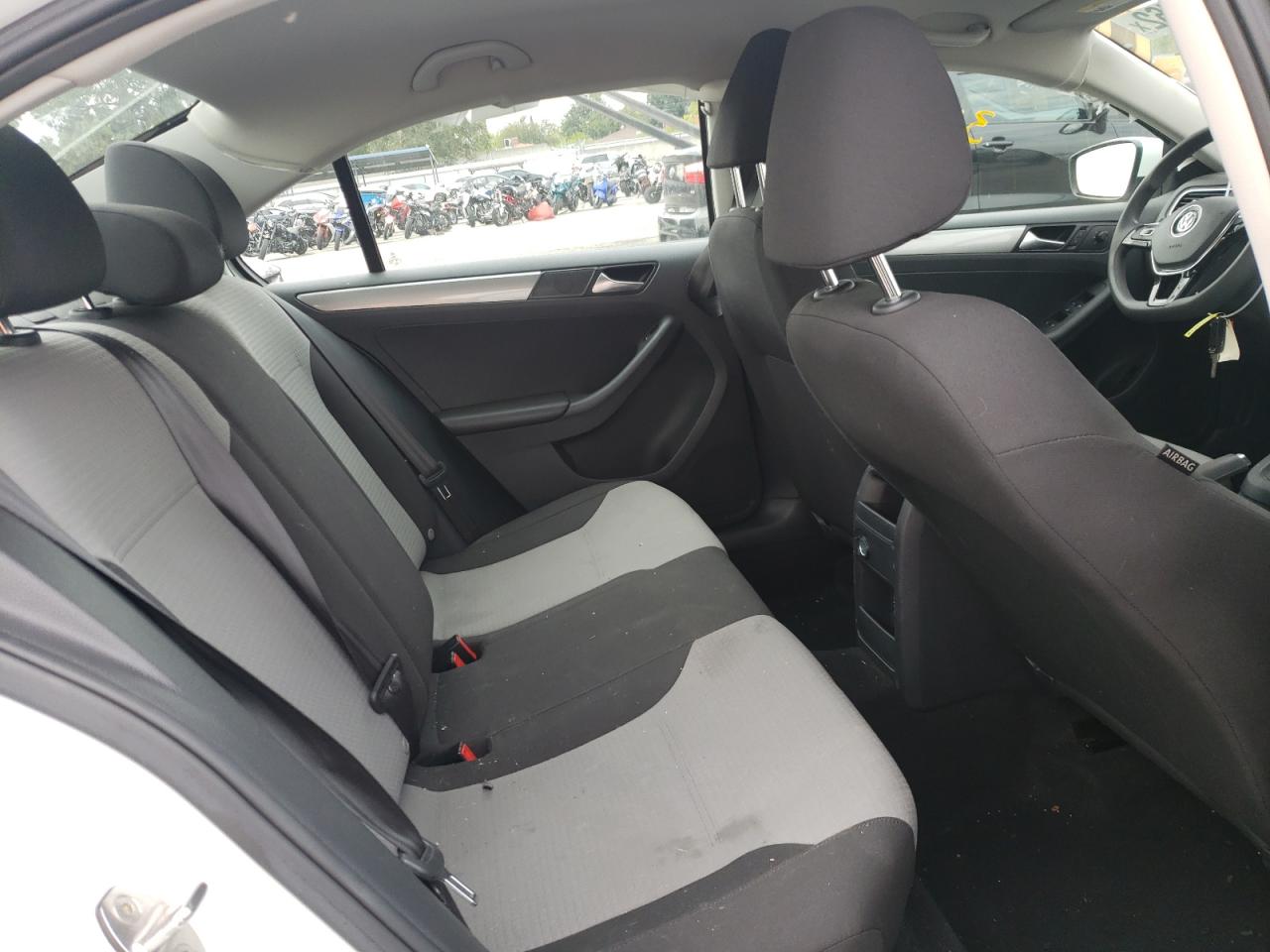 Photo 6 from auction – 2017 VOLKSWAGEN JETTA S with VIN 3VW2B7AJ9HM235490