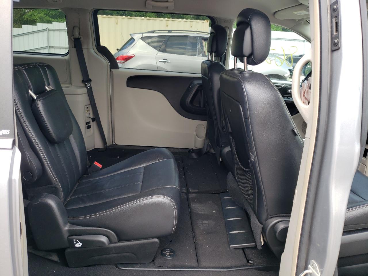 Photo 6 from auction – 2014 CHRYSLER TOWN & COU with VIN 2C4RC1BG1ER131952