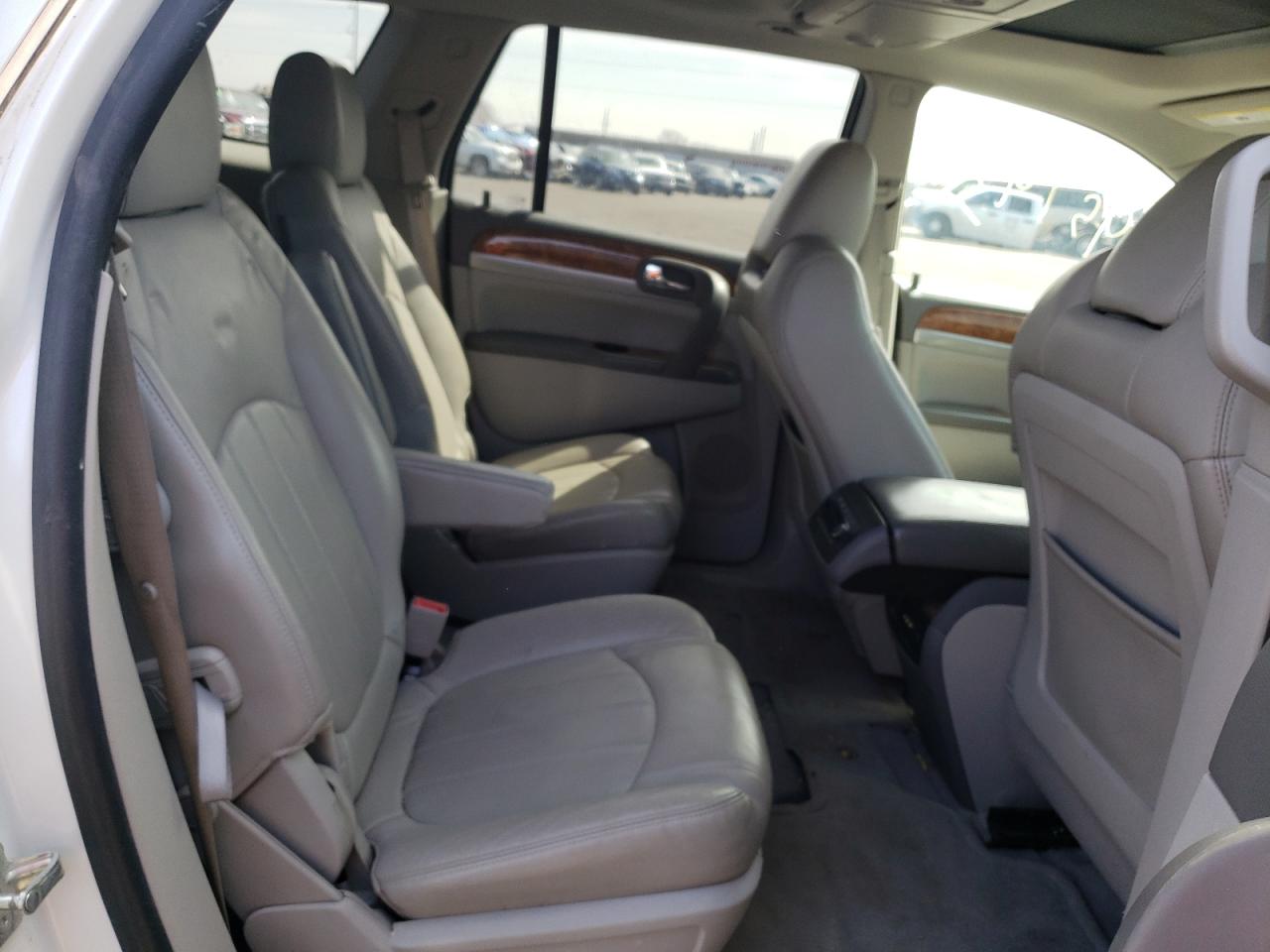 Photo 6 from auction – 2011 BUICK ENCLAVE CX with VIN 5GAKVCED1BJ127006