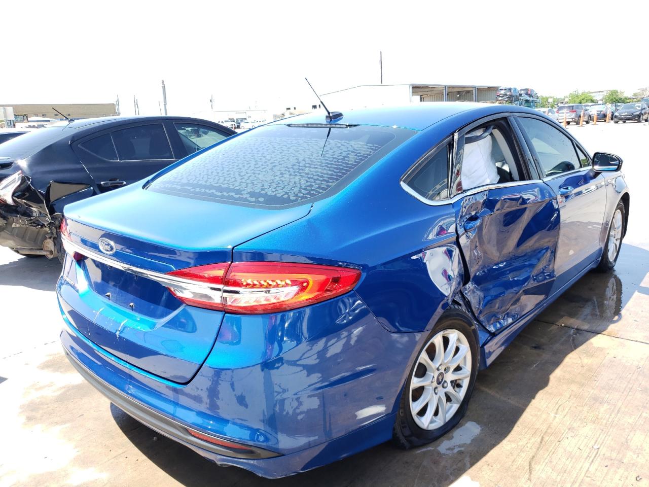 Photo 4 from auction – 2017 FORD FUSION S with VIN 3FA6P0G76HR335046