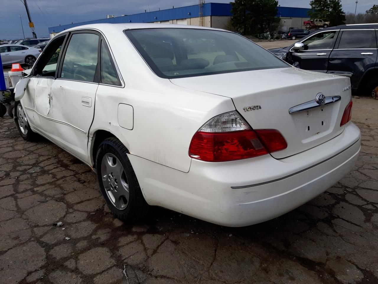 Photo 3 from auction – 2003 TOYOTA AVALON XL with VIN 4T1BF28BX3U282083