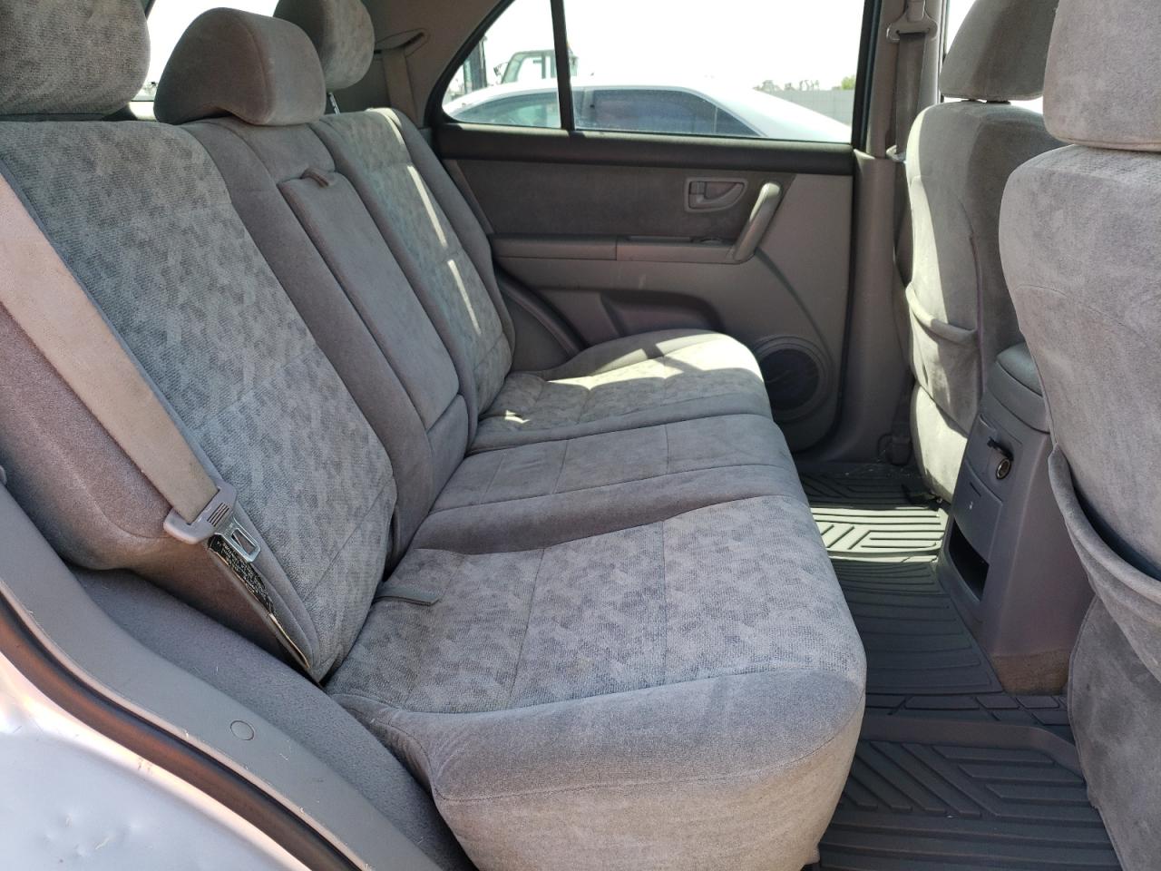 Photo 17 from auction – 2005 KIA SORENTO EX with VIN KNDJD733X55400584