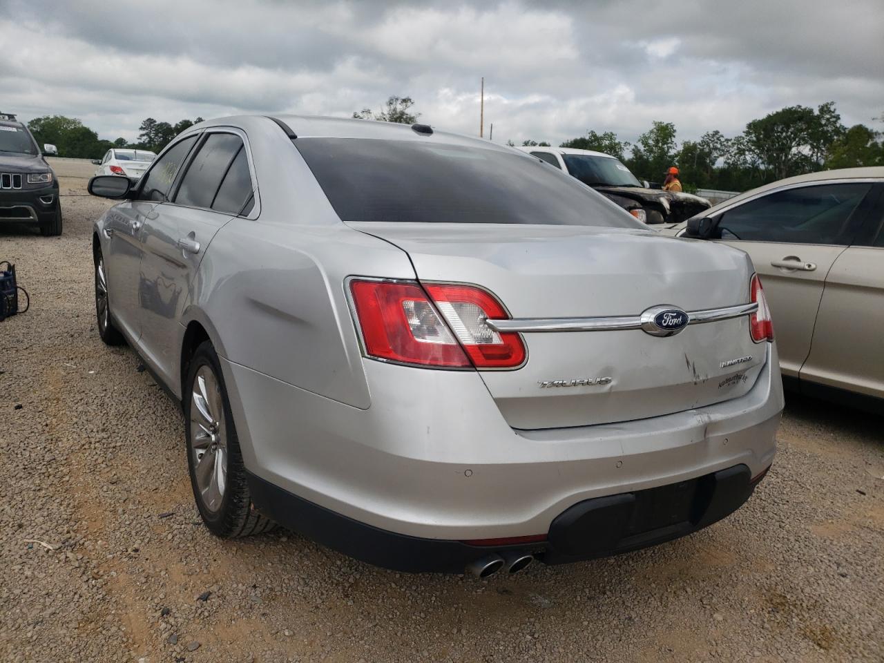 Photo 3 from auction – 2010 FORD TAURUS LIM with VIN 1FAHP2FW8AG153942