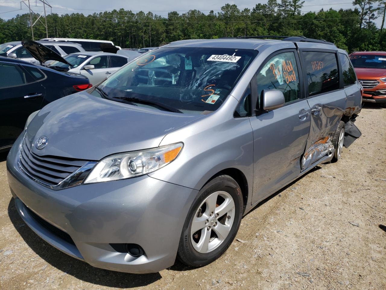 Photo 2 from auction – 2015 TOYOTA SIENNA LE with VIN 5TDKK3DC2FS554588