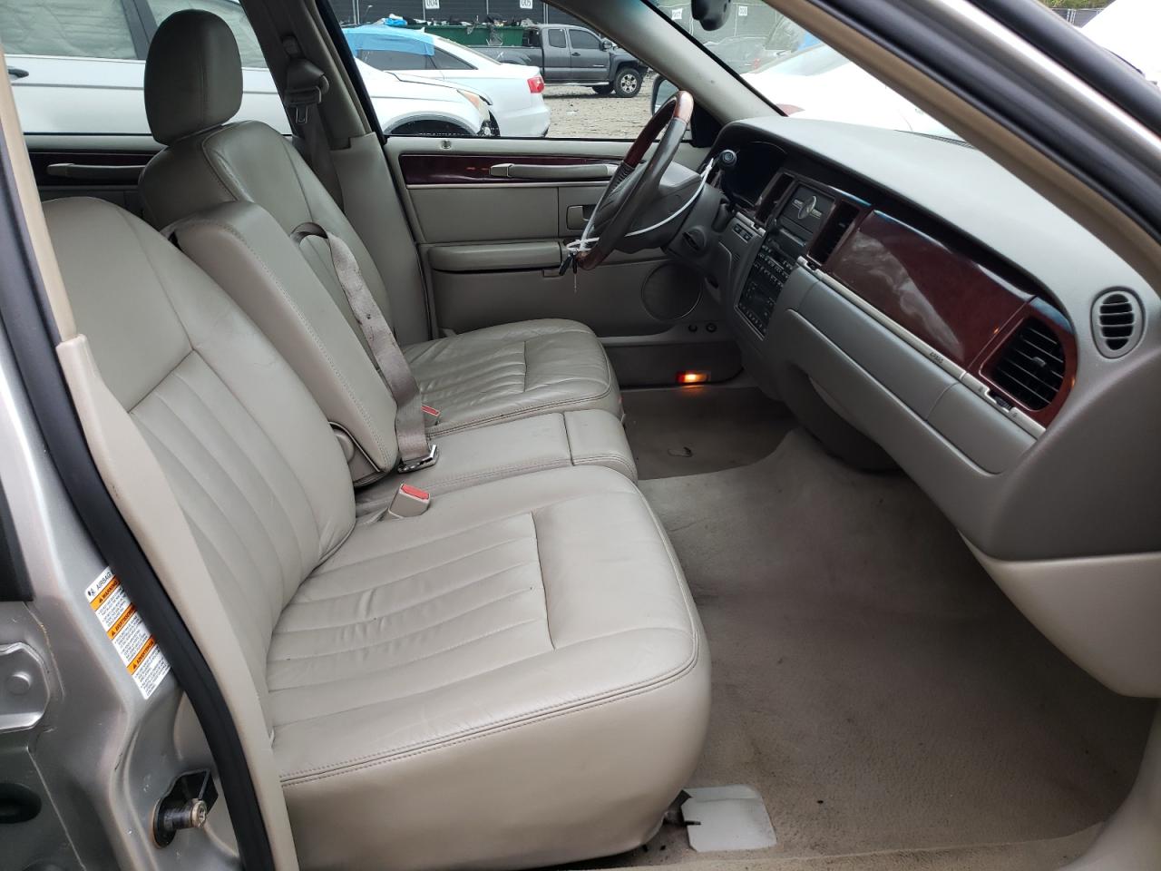 Photo 5 from auction – 2003 LINCOLN TOWN CAR S with VIN 1LNHM82W63Y694802