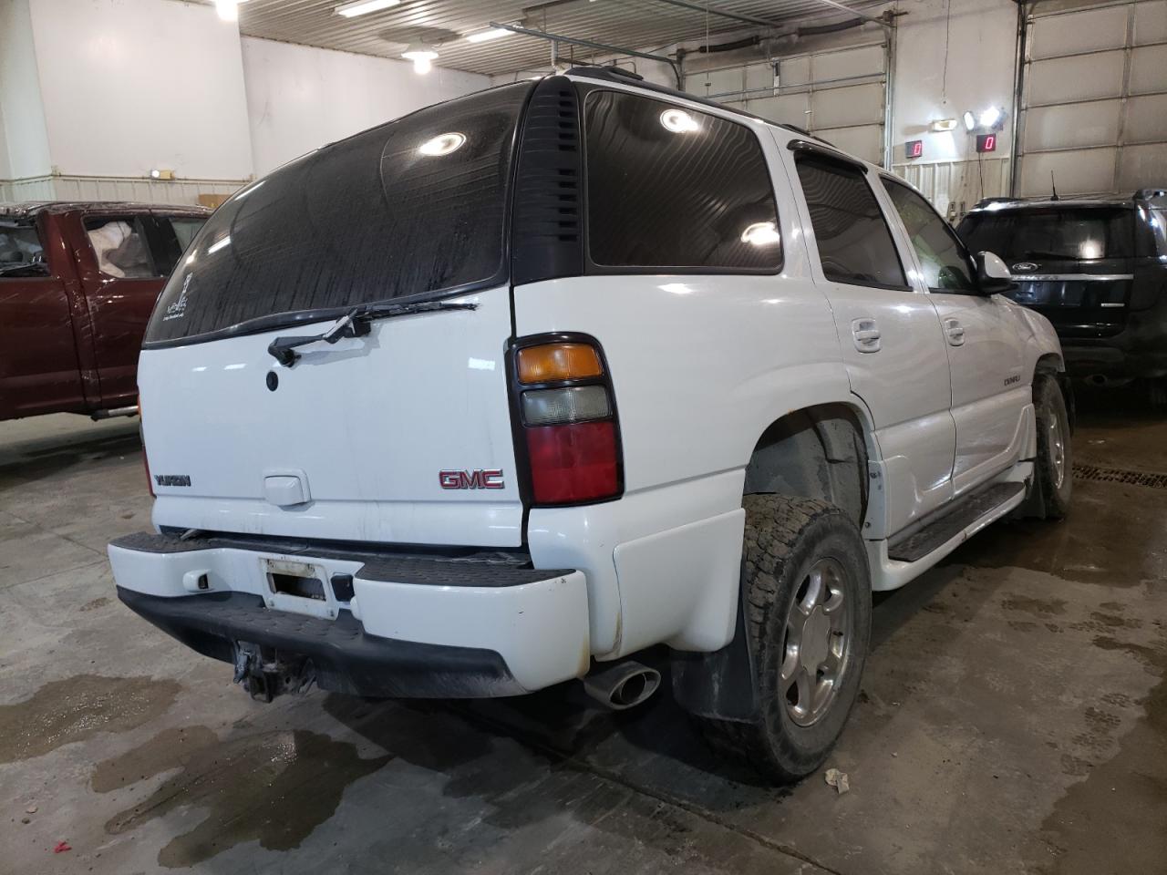 Photo 4 from auction – 2004 GMC YUKON DENA with VIN 1GKEK63U74J121386
