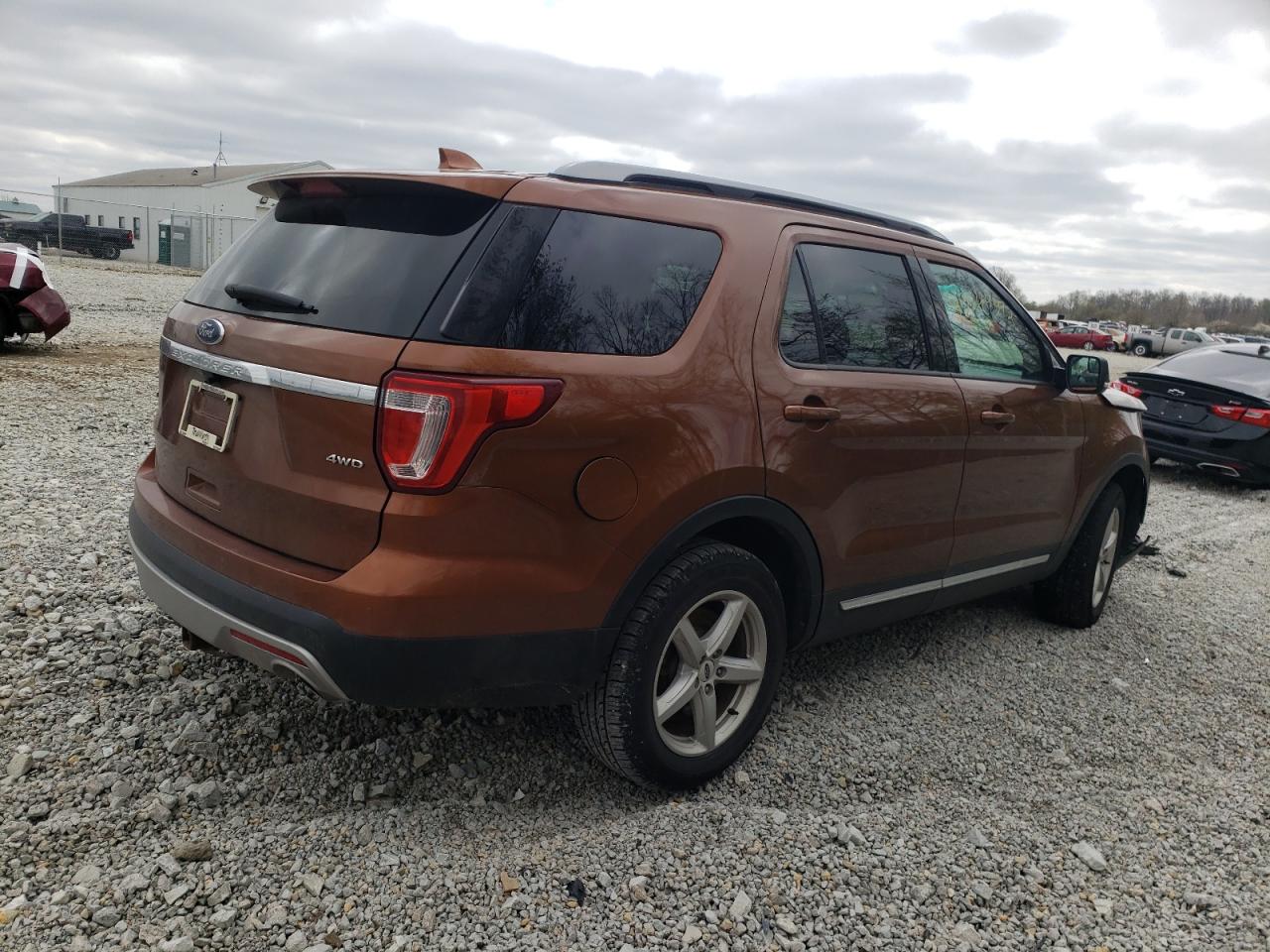 Photo 4 from auction – 2017 FORD EXPLORER X with VIN 1FM5K8D82HGA02698