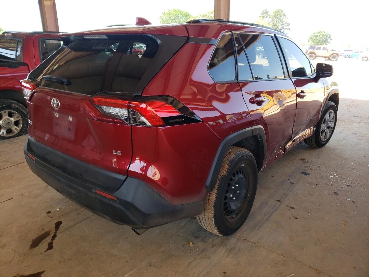 Photo 4 from auction – 2021 TOYOTA RAV4 LE with VIN JTMH1RFV3MD064393