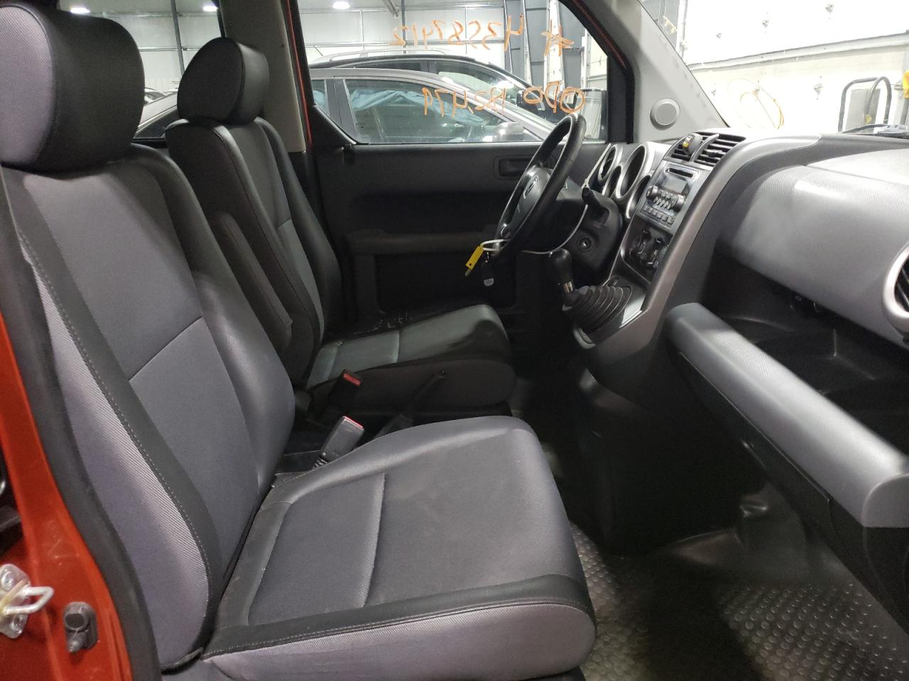 Photo 5 from auction – 2004 HONDA ELEMENT EX with VIN 5J6YH17534L005498