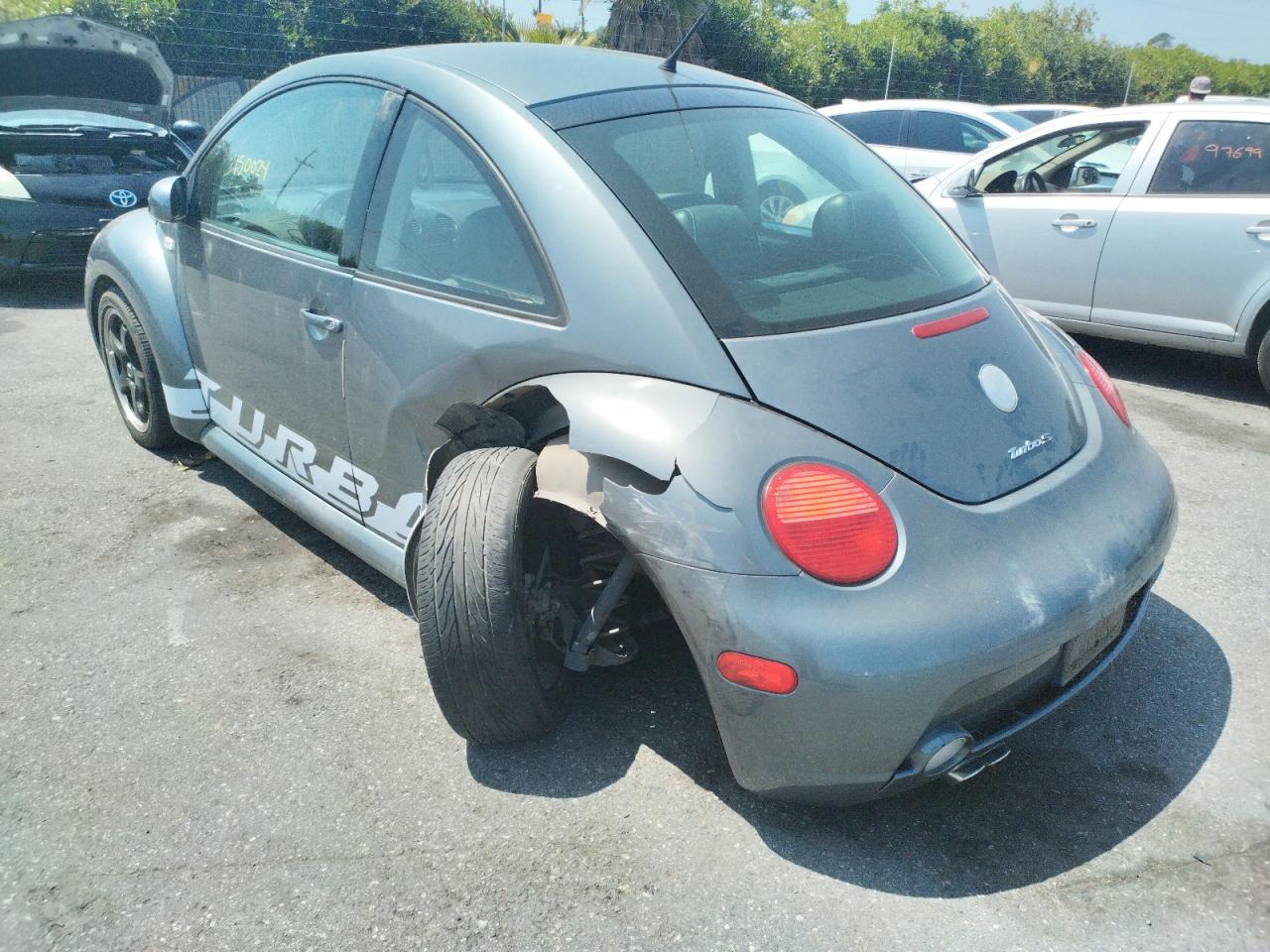 Photo 3 from auction – 2002 VOLKSWAGEN NEW BEETLE with VIN 3VWFE21C82M456325