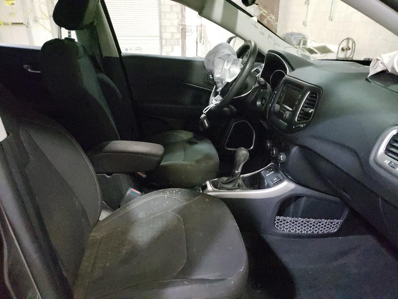 Photo 5 from auction – 2018 JEEP COMPASS SP with VIN 3C4NJCAB6JT300621