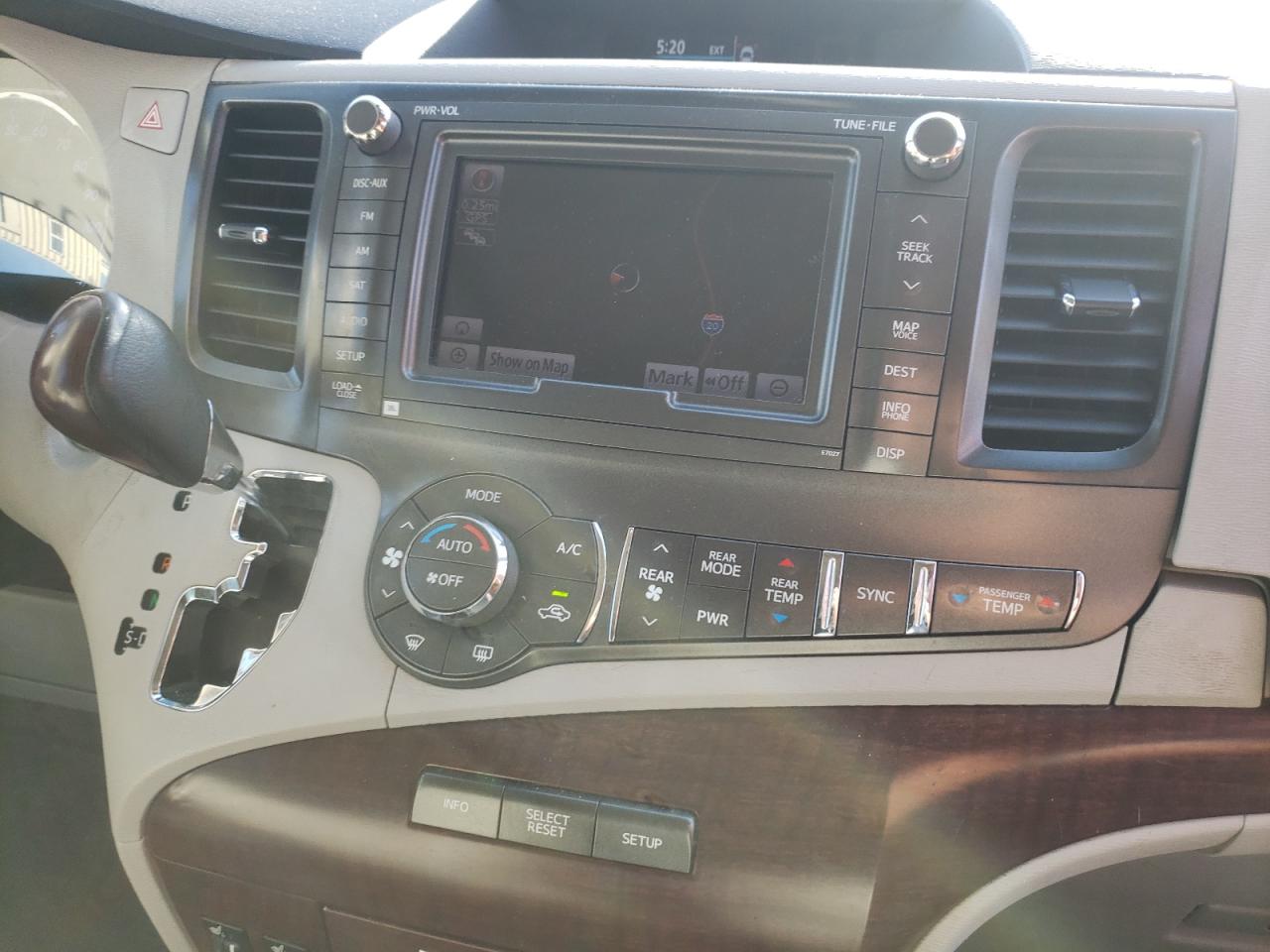 Photo 9 from auction – 2011 TOYOTA SIENNA XLE with VIN 5TDYK3DC5BS034163