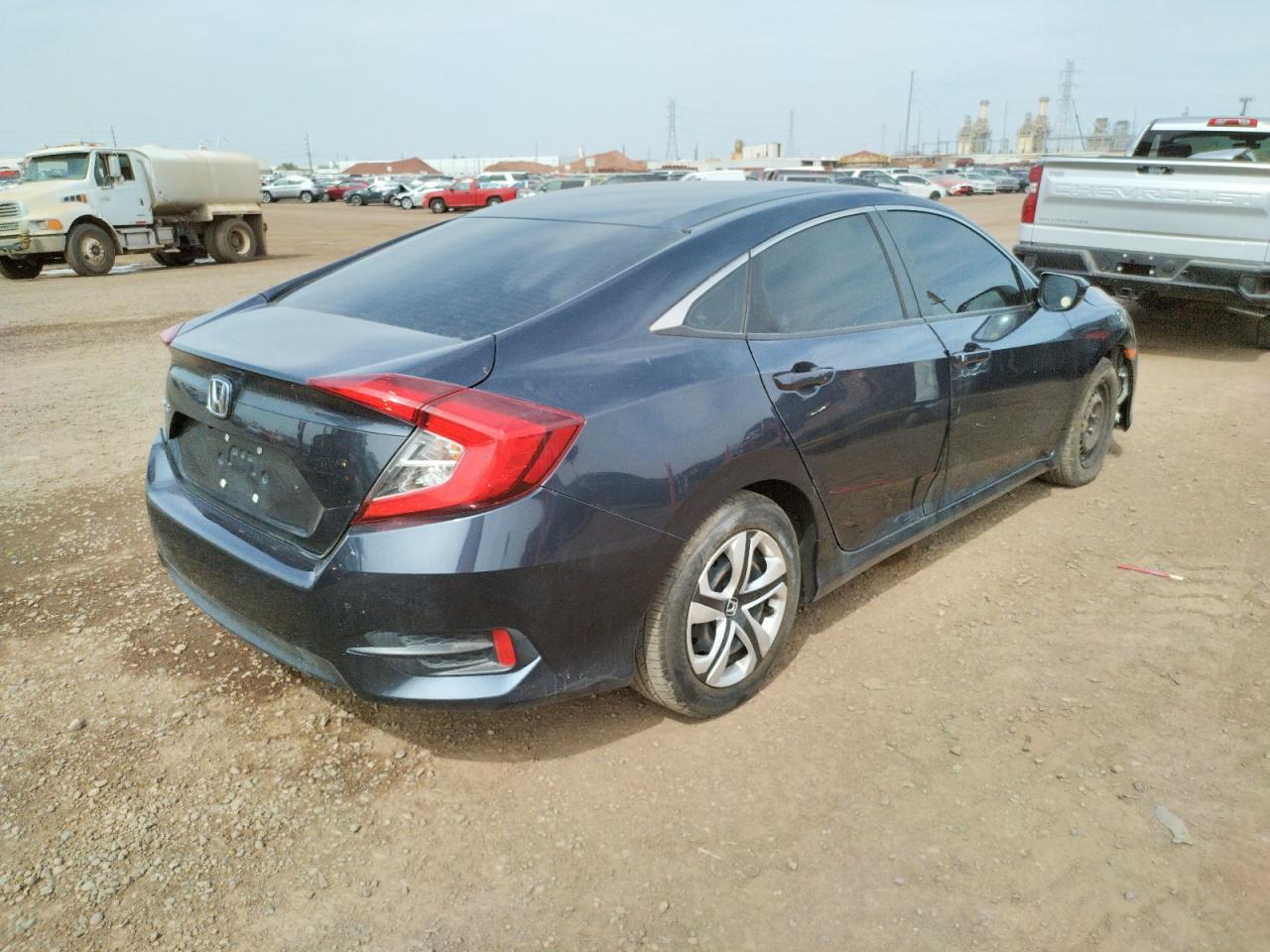 Photo 4 from auction – 2017 HONDA CIVIC with VIN 2HGFC2F55HH506884