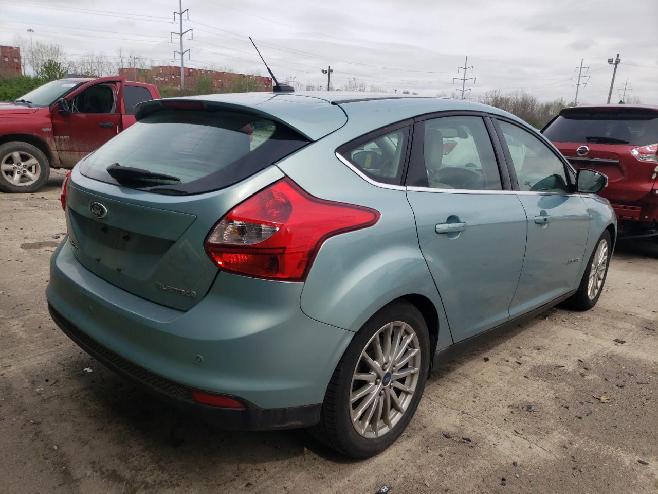 Photo 4 from auction – 2012 FORD FOCUS BEV with VIN 1FAHP3R43CL441944