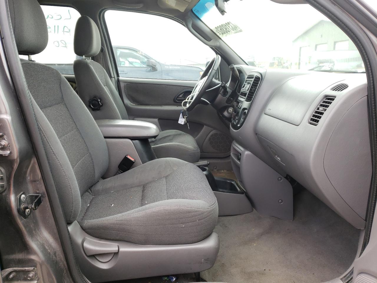 Photo 5 from auction – 2002 FORD ESCAPE XLT with VIN 1FMYU04122KC38476