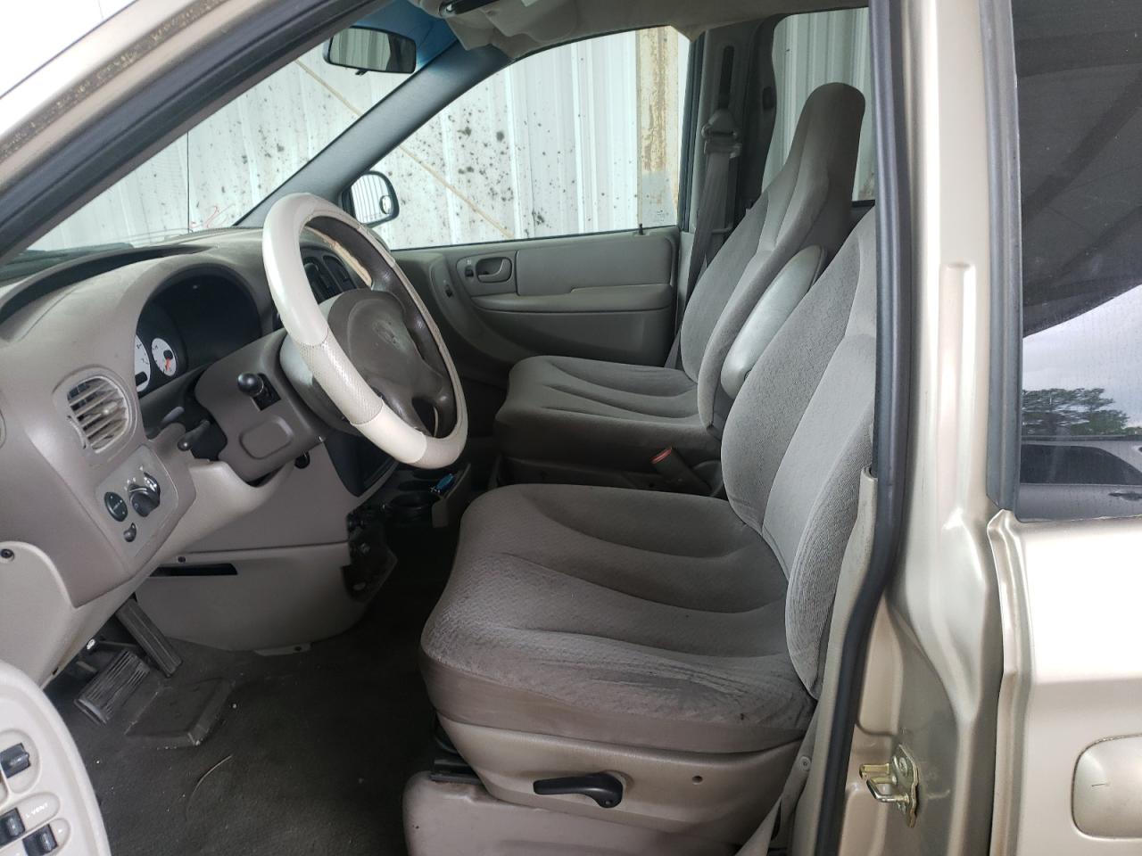 Photo 5 from auction – 2002 DODGE GRAND CARA with VIN 2B4GP44382R686381