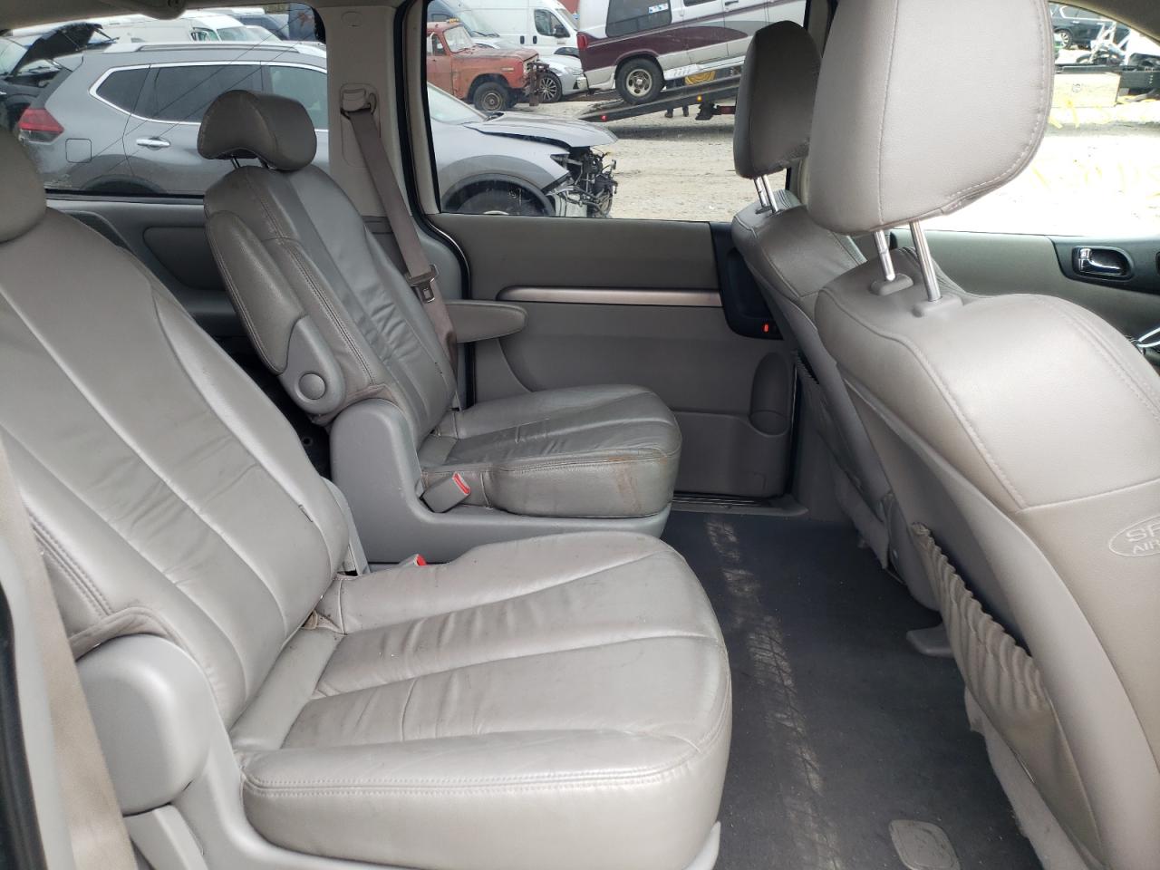Photo 6 from auction – 2008 HYUNDAI ENTOURAGE with VIN KNDMC233786048050