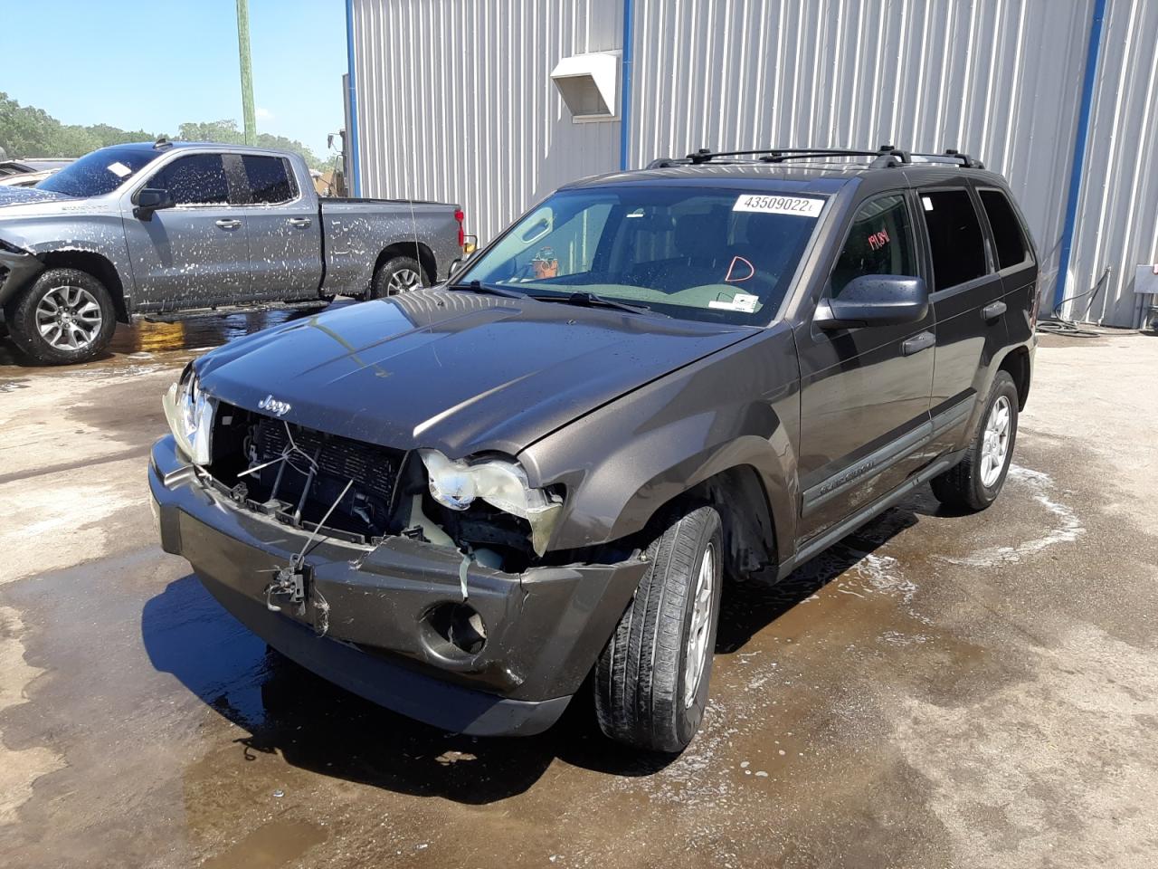 Photo 2 from auction – 2005 JEEP GRAND CHER with VIN 1J4GS48K05C720825