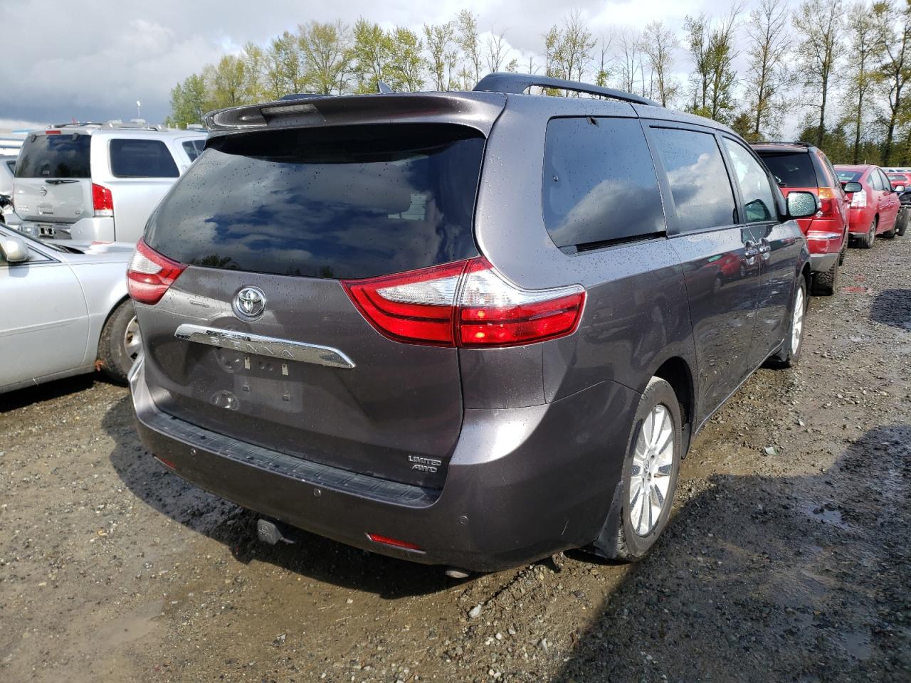 Photo 4 from auction – 2015 TOYOTA SIENNA XLE with VIN 5TDDK3DC0FS117259