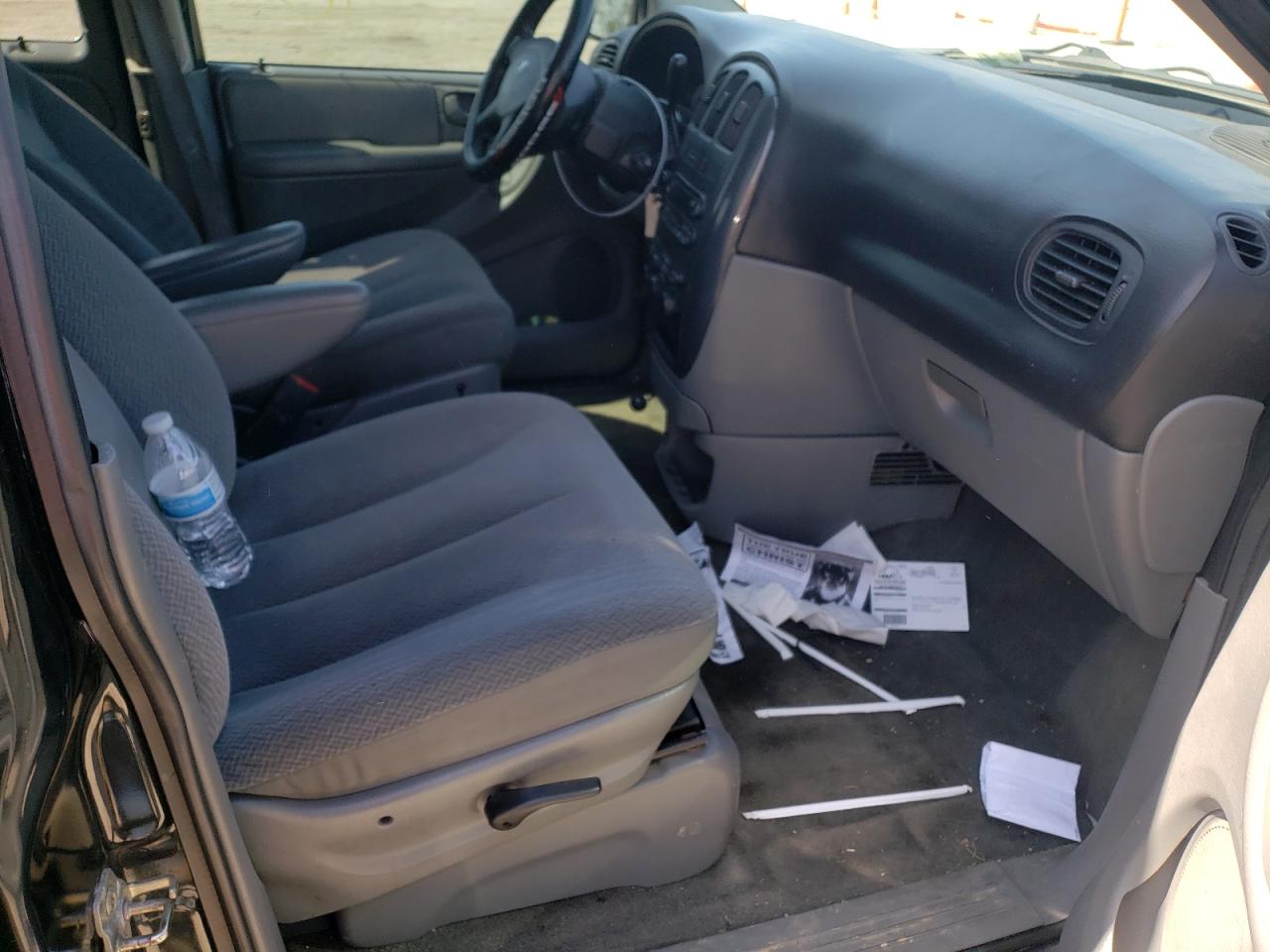 Photo 5 from auction – 2005 DODGE GRAND CARA with VIN 2D4GP44L35R225440