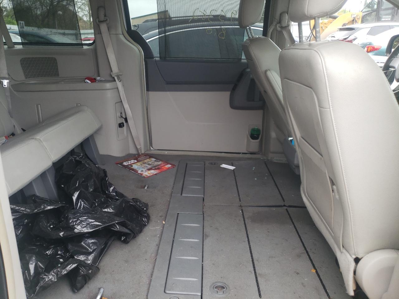 Photo 6 from auction – 2008 CHRYSLER TOWN & COU with VIN 2A8HR54P78R107795