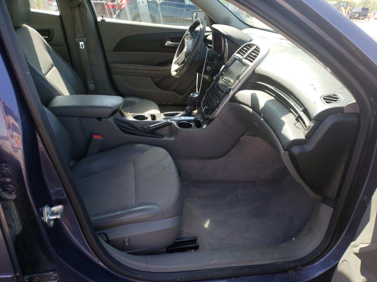 Photo 5 from auction – 2015 CHEVROLET MALIBU 1LT with VIN 1G11C5SL9FF229131