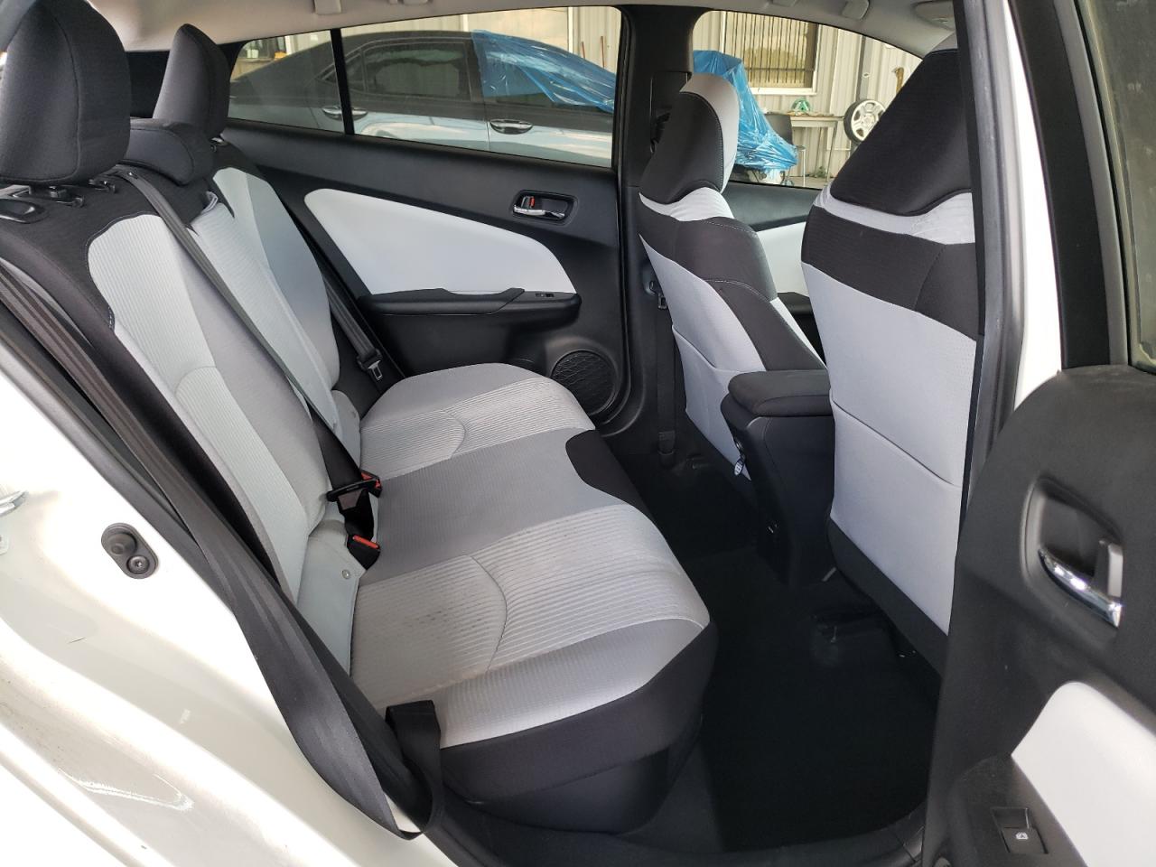 Photo 6 from auction – 2016 TOYOTA PRIUS with VIN JTDKARFU0G3015238