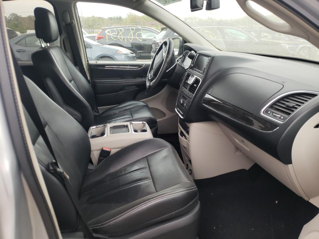 Photo 5 from auction – 2011 CHRYSLER TOWN & COU with VIN 2A4RR8DG6BR783492