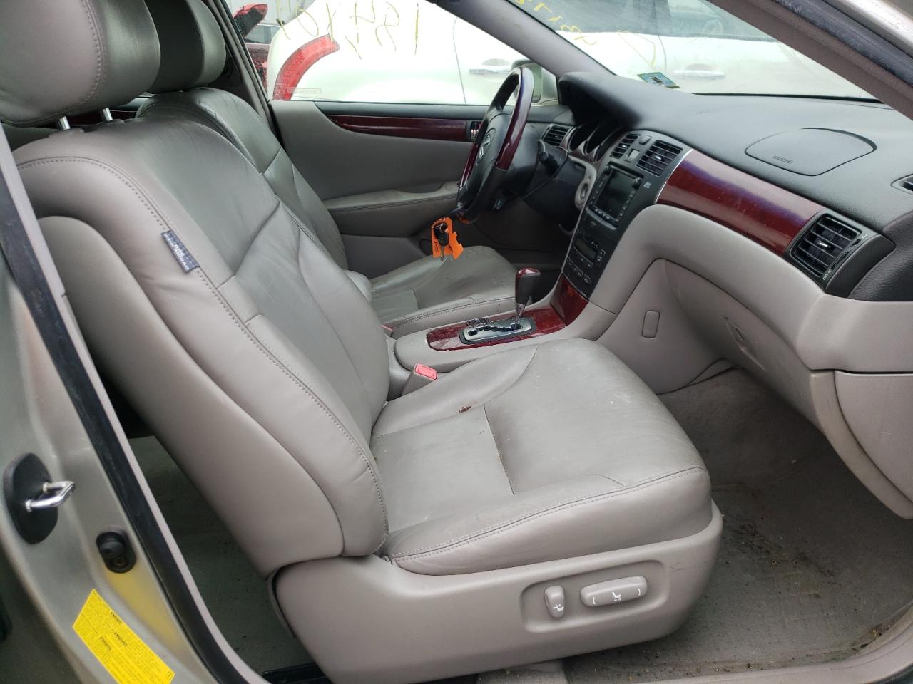 Photo 5 from auction – 2004 LEXUS ES 330 with VIN JTHBA30G140019357