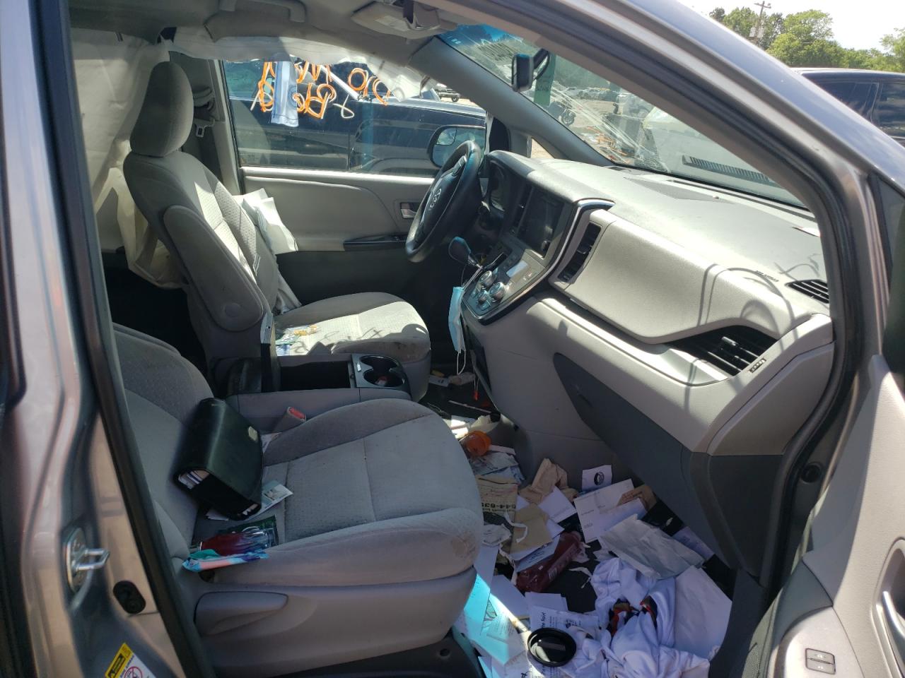 Photo 5 from auction – 2015 TOYOTA SIENNA LE with VIN 5TDKK3DC2FS554588