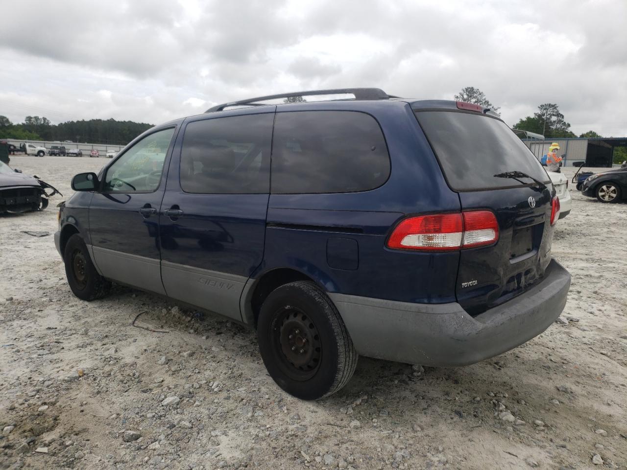 Photo 3 from auction – 2002 TOYOTA SIENNA CE with VIN 4T3ZF19C02U420395