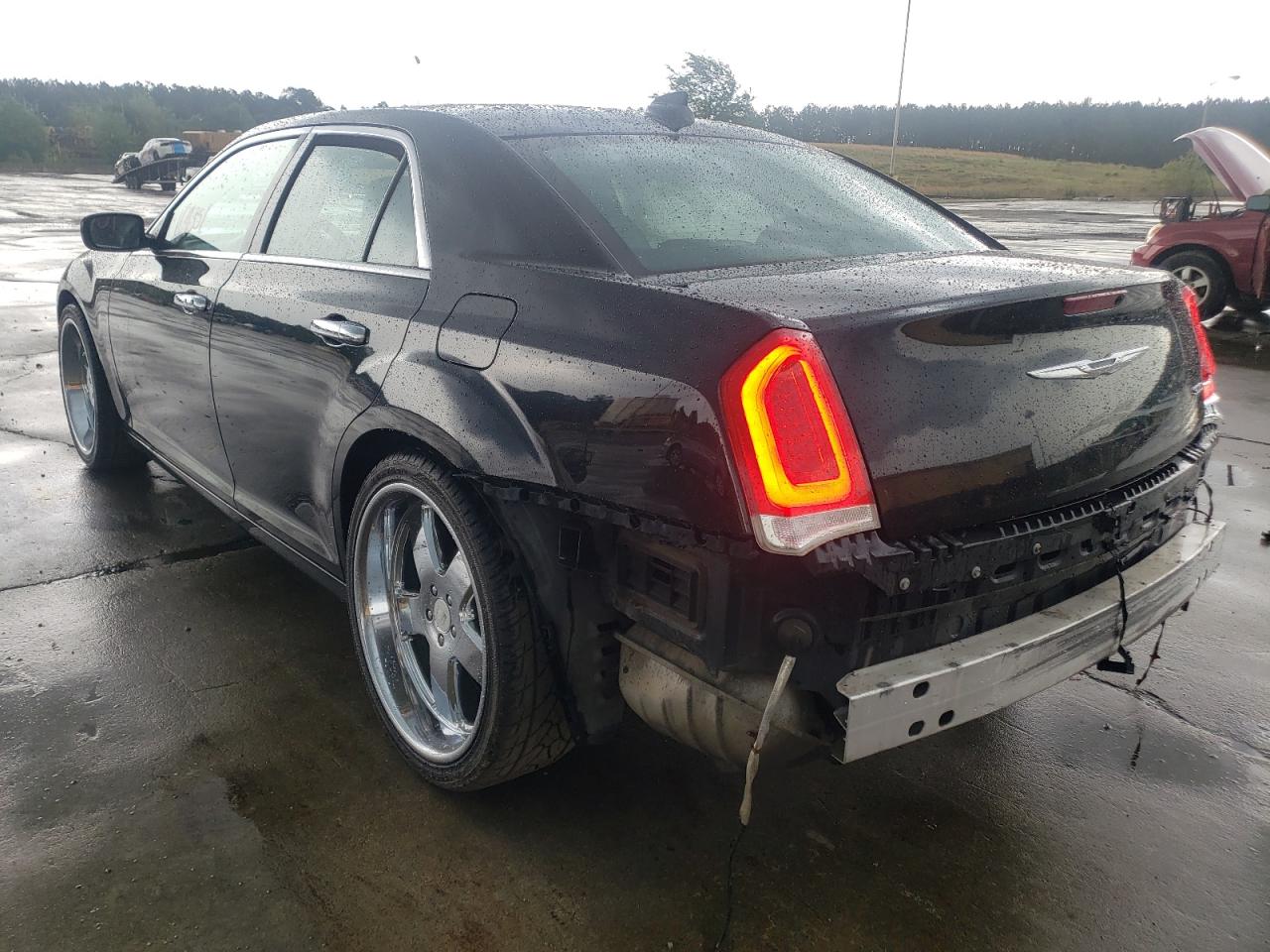 Photo 3 from auction – 2015 CHRYSLER 300 LIMITE with VIN 2C3CCAAG2FH893870