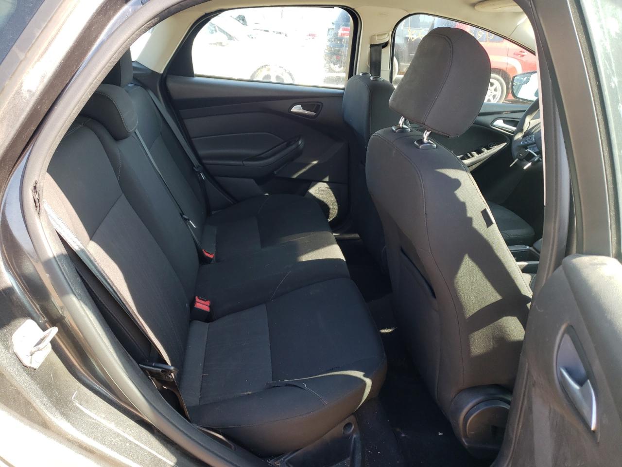 Photo 6 from auction – 2015 FORD FOCUS SE with VIN 1FADP3K26FL351473
