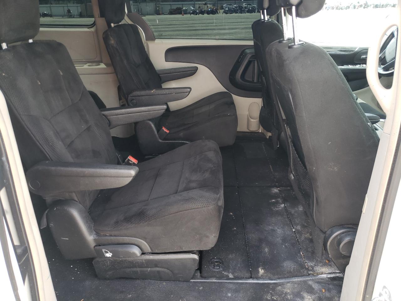 Photo 6 from auction – 2011 CHRYSLER TOWN & COU with VIN 2A4RR5DG9BR796803
