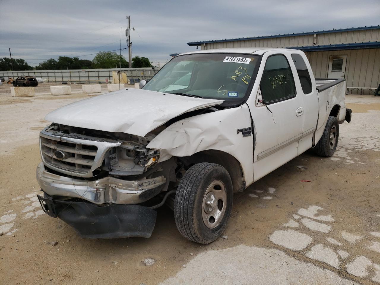 Photo 2 from auction – 2000 FORD F150 with VIN 1FTRX17L9YKA83811